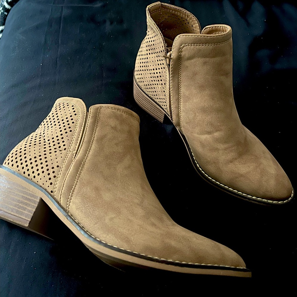 Madden boots NWOT